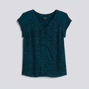 Fortune & Ivy Blue Leopard Print Mixed Material V-Neck Top - Size L - EUC